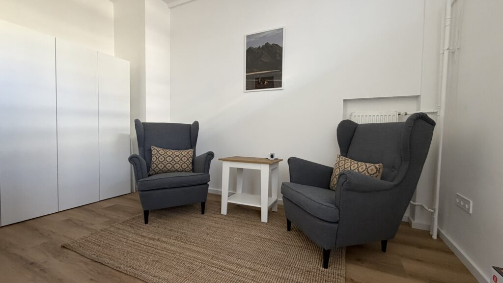 Kellemes hangulatú terápiás szoba a Merengő Pszichológiai Terápiás Rendelőben